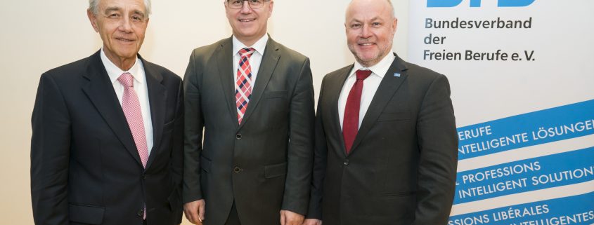 v.l.n.r. Dr. Horst Vinken, Präsident des BfB, Mag,. Kurt Frühwirth, BUKO-Präsident, DI Rudolf Kolbe, BUKO-Präsidiumsmitglied